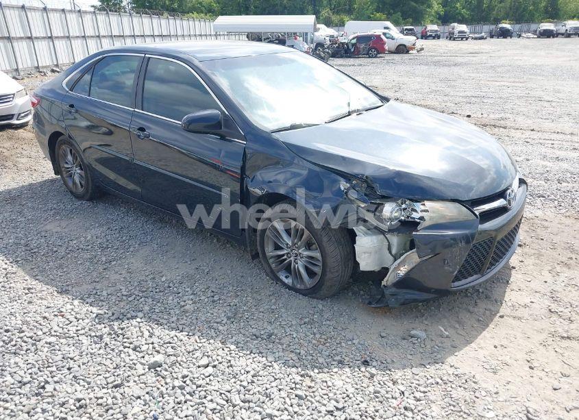 2015 Toyota Camry SE (VIN 4T1BF1FK6FU077751) main photo