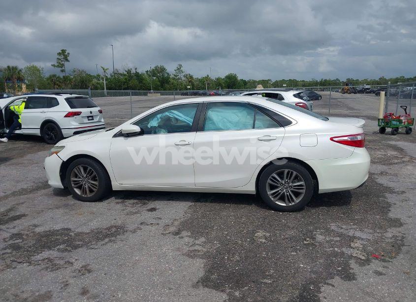 Photo 14 of 2015 Toyota Camry SE (VIN 4T1BF1FK6FU081797)