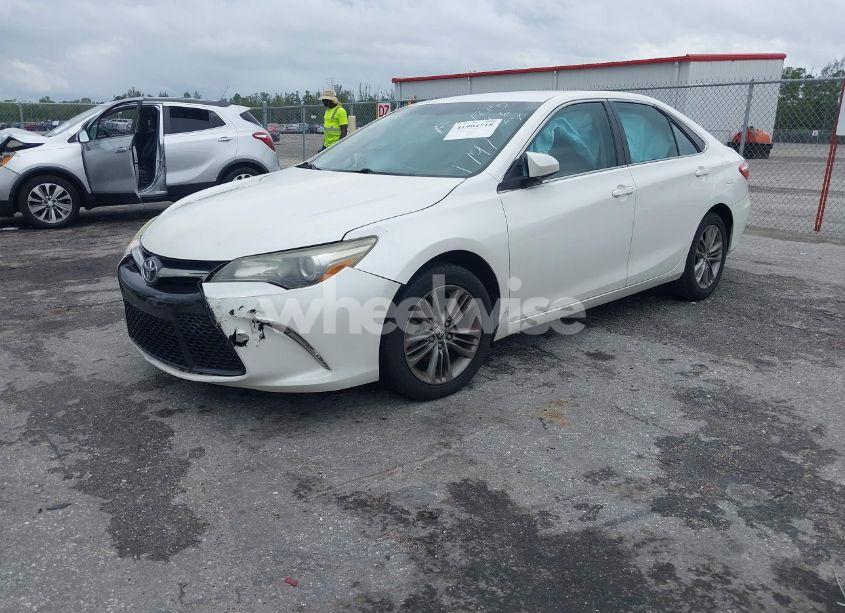Photo 2 of 2015 Toyota Camry SE (VIN 4T1BF1FK6FU081797)