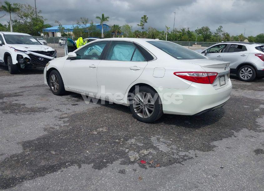 Photo 3 of 2015 Toyota Camry SE (VIN 4T1BF1FK6FU081797)