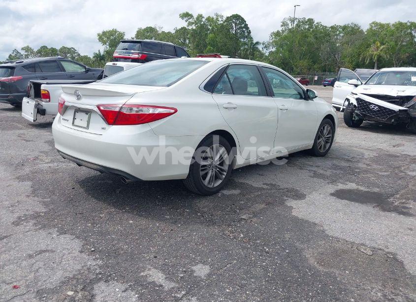 Photo 4 of 2015 Toyota Camry SE (VIN 4T1BF1FK6FU081797)