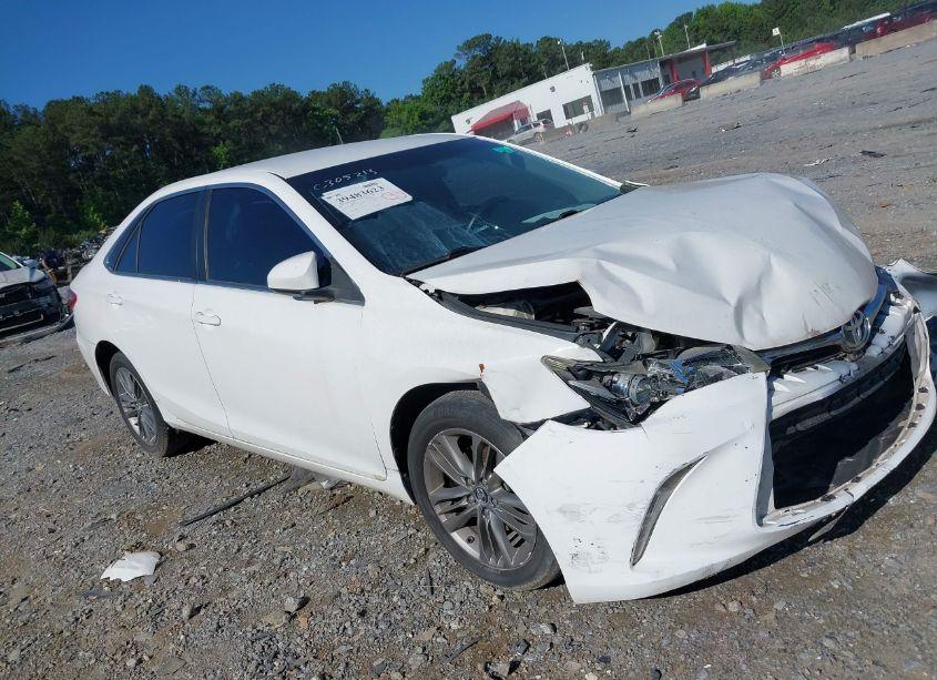 2015 Toyota Camry SE (VIN 4T1BF1FK6FU083825) main photo