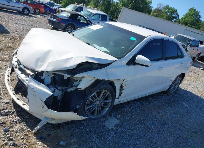 Photo 2 of 2015 Toyota Camry SE (VIN 4T1BF1FK6FU083825)