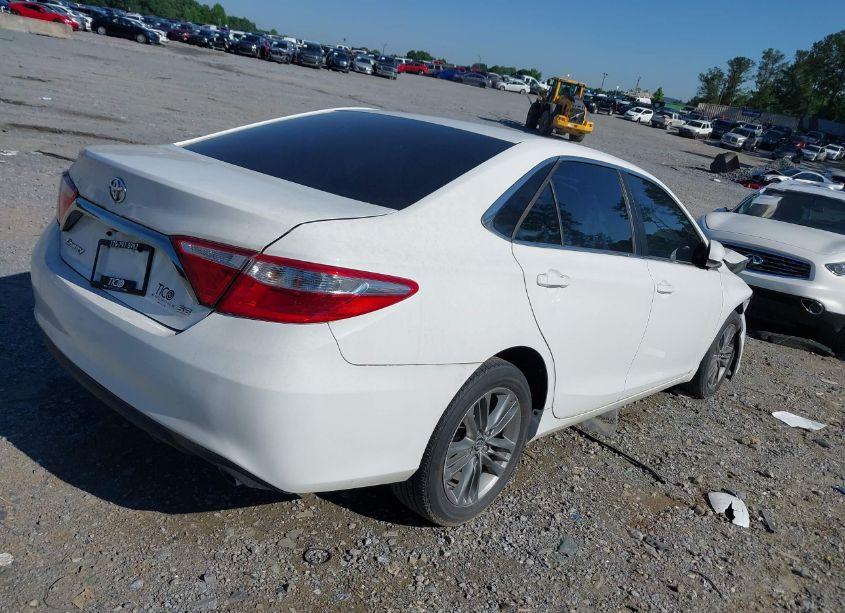 Photo 4 of 2015 Toyota Camry SE (VIN 4T1BF1FK6FU083825)