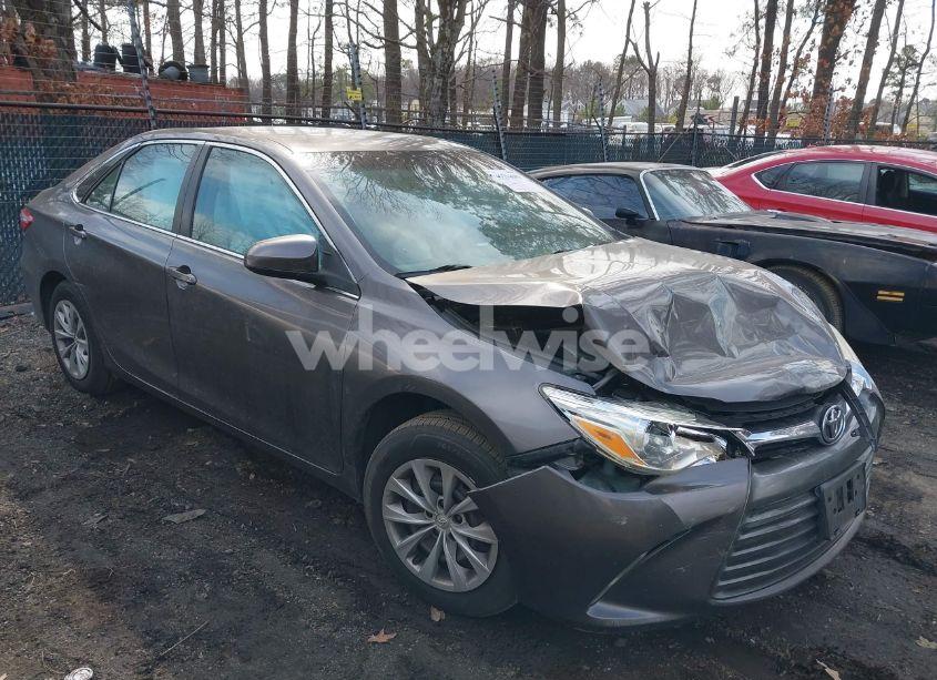 2015 Toyota Camry LE (VIN 4T1BF1FK6FU086577) main photo