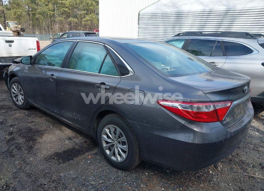Photo 3 of 2015 Toyota Camry LE (VIN 4T1BF1FK6FU086577)