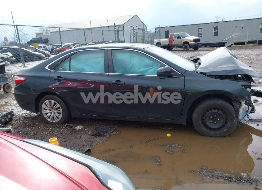 Photo 14 of 2015 Toyota Camry LE (VIN 4T1BF1FK6FU087793)