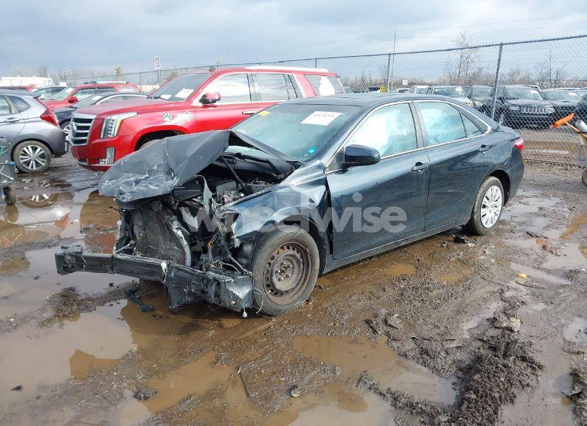 Photo 2 of 2015 Toyota Camry LE (VIN 4T1BF1FK6FU087793)