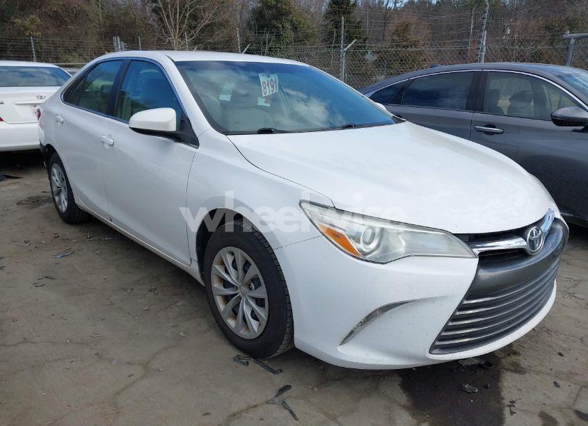 2015 Toyota Camry LE (VIN 4T1BF1FK6FU089818) main photo