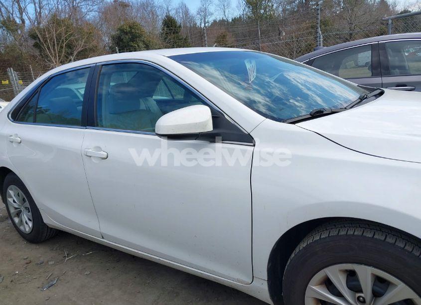 Photo 13 of 2015 Toyota Camry LE (VIN 4T1BF1FK6FU089818)