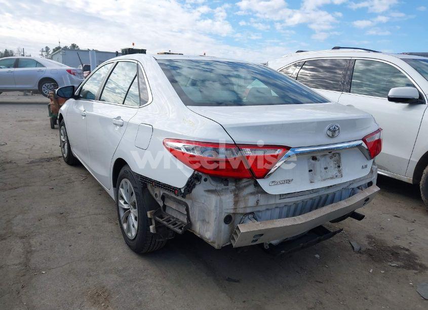 Photo 3 of 2015 Toyota Camry LE (VIN 4T1BF1FK6FU089818)