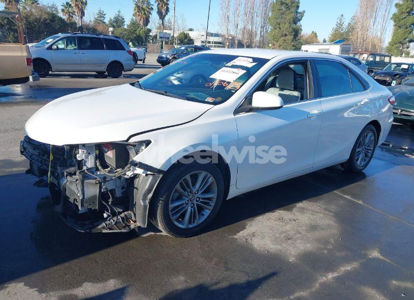 Photo 2 of 2015 Toyota Camry SE (VIN 4T1BF1FK6FU099717)