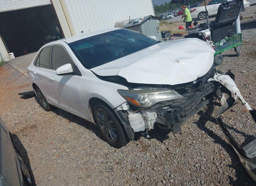 2015 Toyota Camry SE (VIN 4T1BF1FK6FU102728) main photo