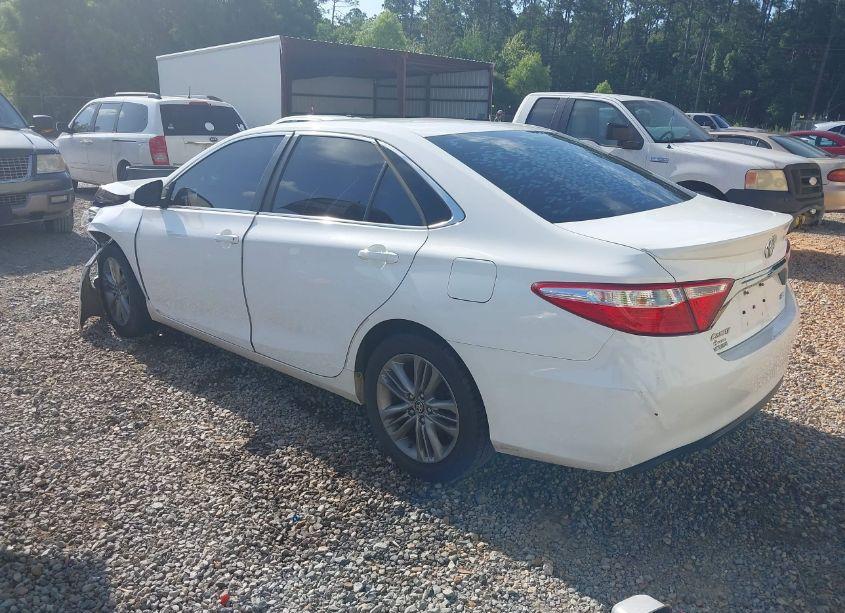 Photo 3 of 2015 Toyota Camry SE (VIN 4T1BF1FK6FU102728)