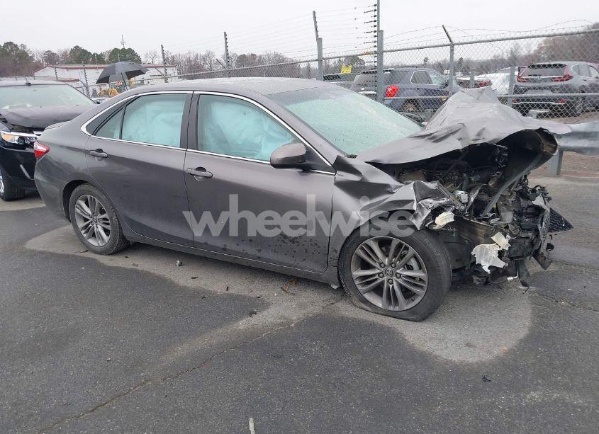 2015 Toyota Camry SE (VIN 4T1BF1FK6FU104866) main photo