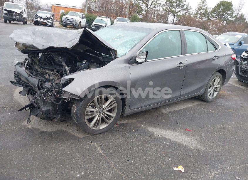 Photo 2 of 2015 Toyota Camry SE (VIN 4T1BF1FK6FU104866)