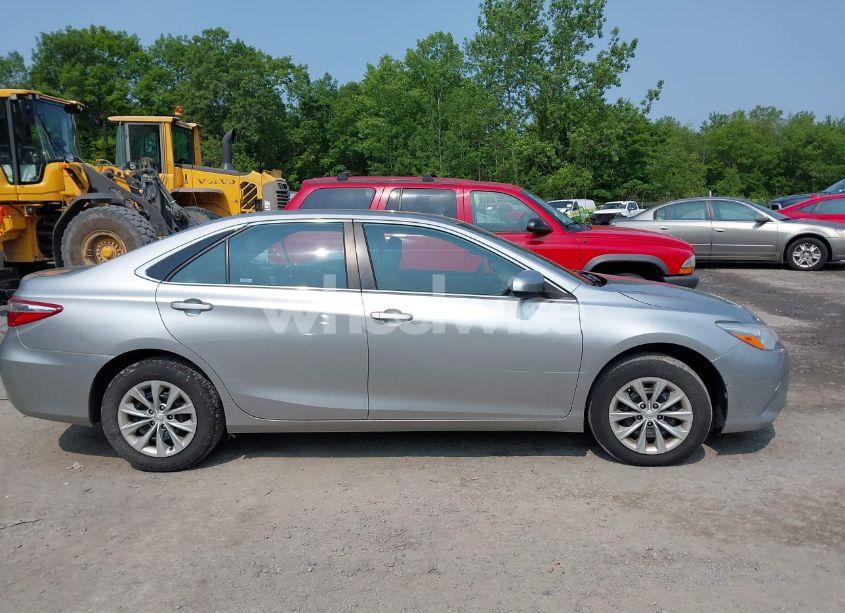 Photo 13 of 2015 Toyota Camry LE (VIN 4T1BF1FK6FU111722)