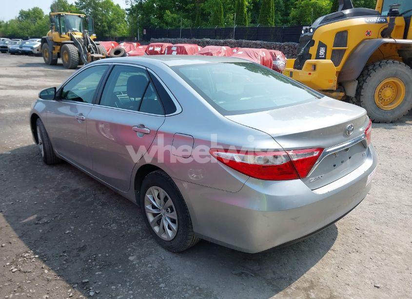 Photo 3 of 2015 Toyota Camry LE (VIN 4T1BF1FK6FU111722)