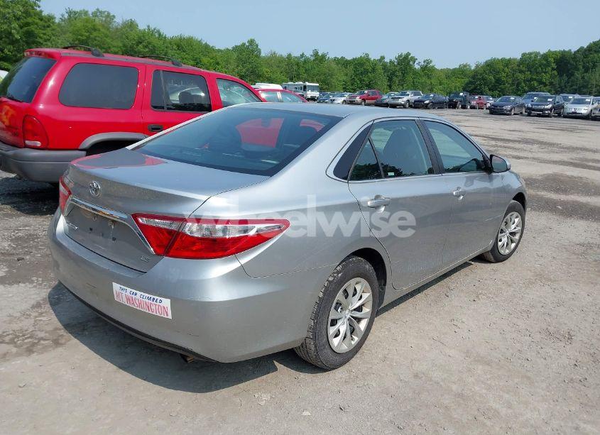 Photo 4 of 2015 Toyota Camry LE (VIN 4T1BF1FK6FU111722)