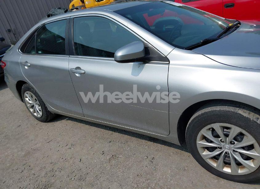 Photo 6 of 2015 Toyota Camry LE (VIN 4T1BF1FK6FU111722)