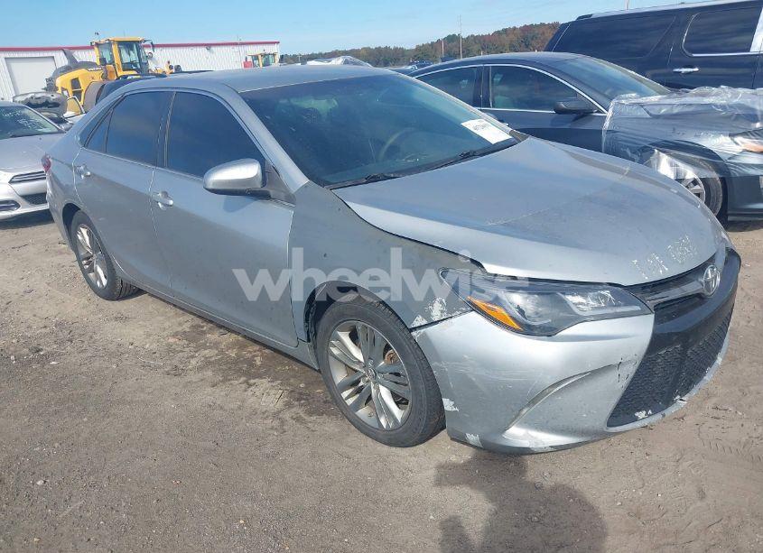 2015 Toyota Camry SE (VIN 4T1BF1FK6FU114121) main photo