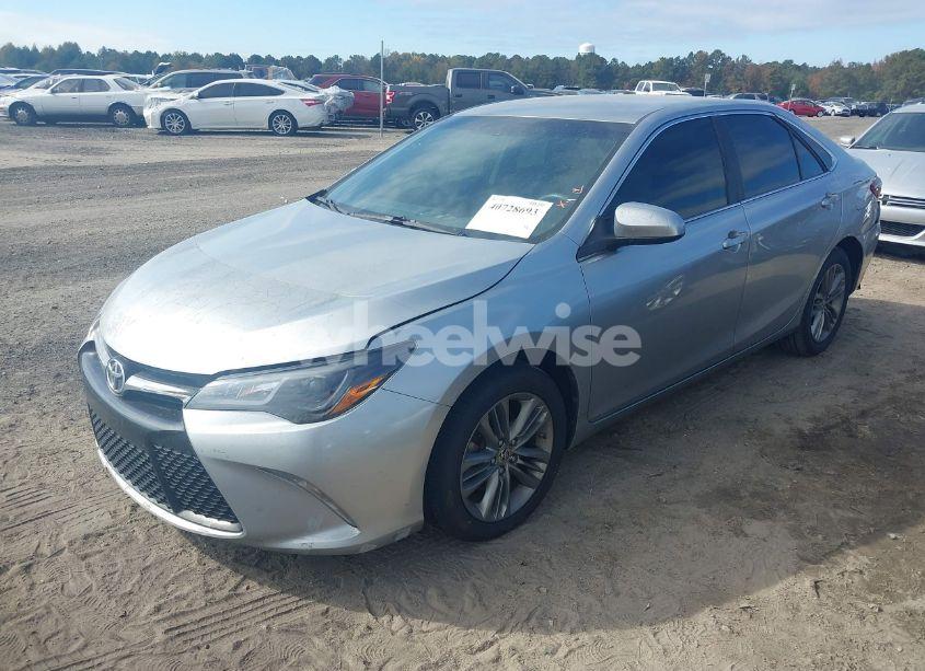 Photo 2 of 2015 Toyota Camry SE (VIN 4T1BF1FK6FU114121)