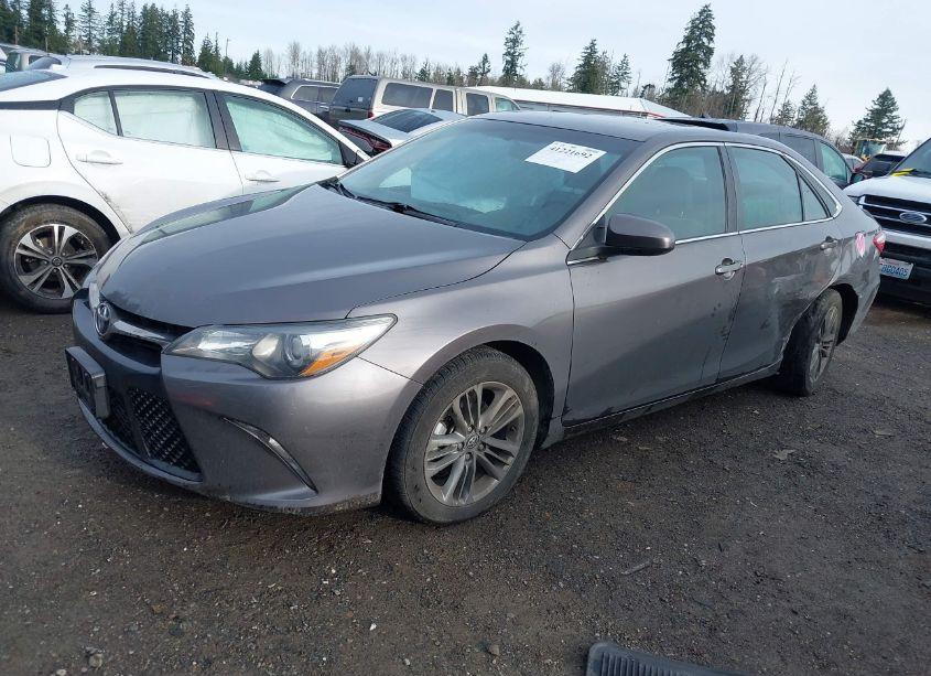Photo 2 of 2015 Toyota Camry SE (VIN 4T1BF1FK6FU491323)