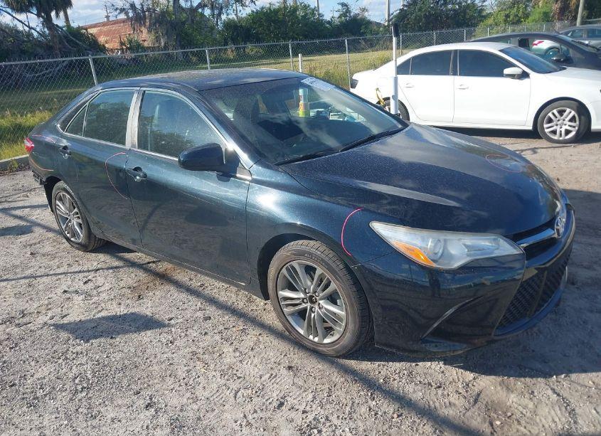 2015 Toyota Camry SE (VIN 4T1BF1FK6FU494920) main photo