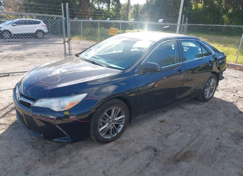 Photo 2 of 2015 Toyota Camry SE (VIN 4T1BF1FK6FU494920)