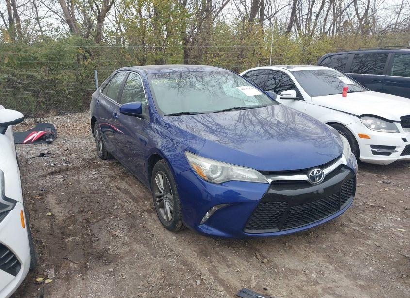 2015 Toyota Camry SE (VIN 4T1BF1FK6FU884240) main photo