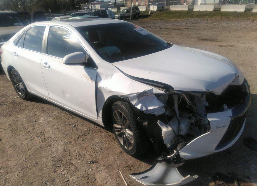 2015 Toyota Camry SE (VIN 4T1BF1FK6FU893729) main photo