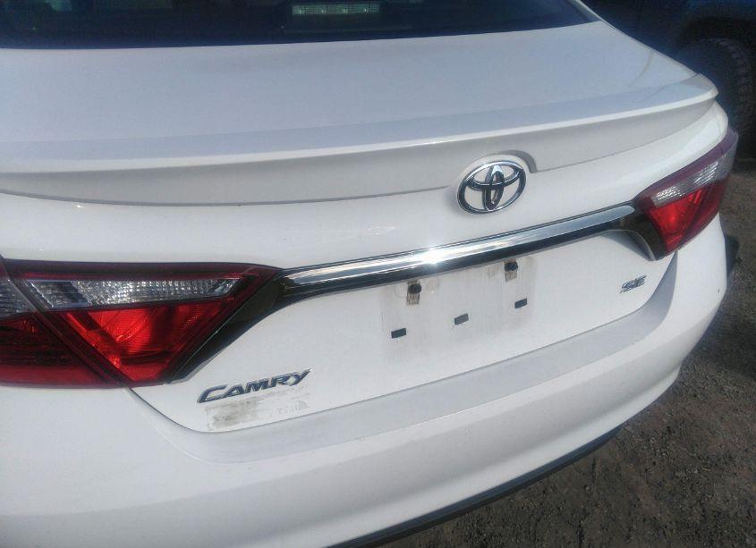 Photo 21 of 2015 Toyota Camry SE (VIN 4T1BF1FK6FU893729)