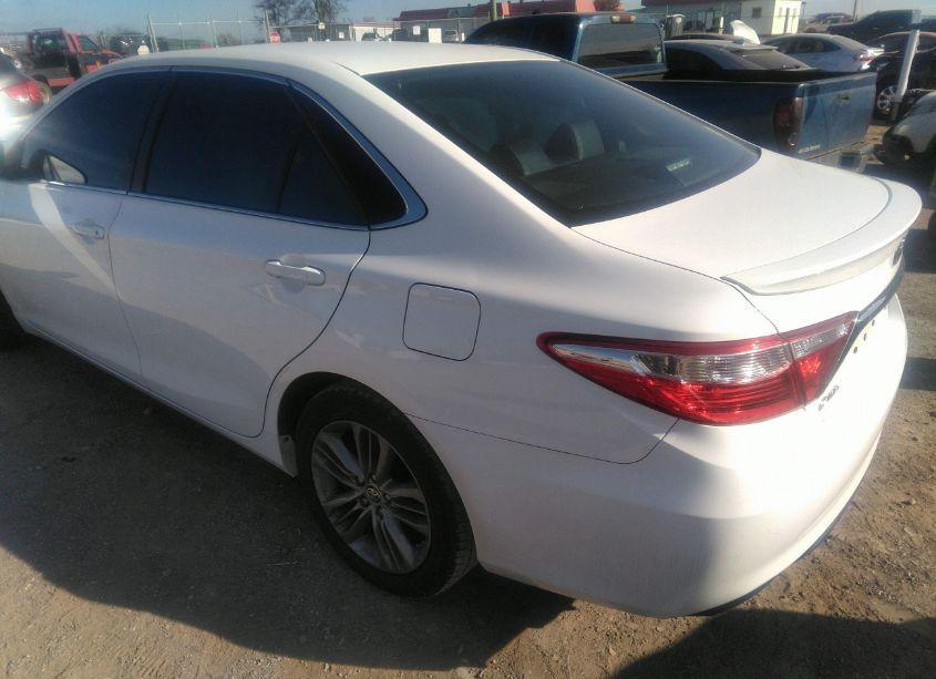 Photo 3 of 2015 Toyota Camry SE (VIN 4T1BF1FK6FU893729)