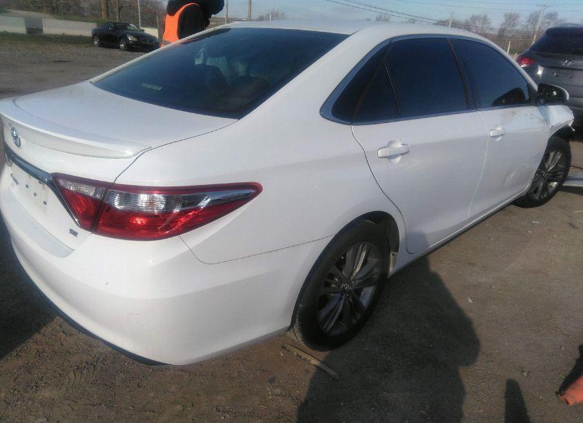 Photo 4 of 2015 Toyota Camry SE (VIN 4T1BF1FK6FU893729)