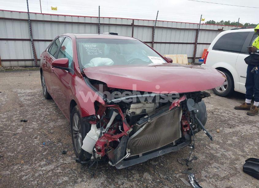 2015 Toyota Camry SE (VIN 4T1BF1FK6FU903238) main photo