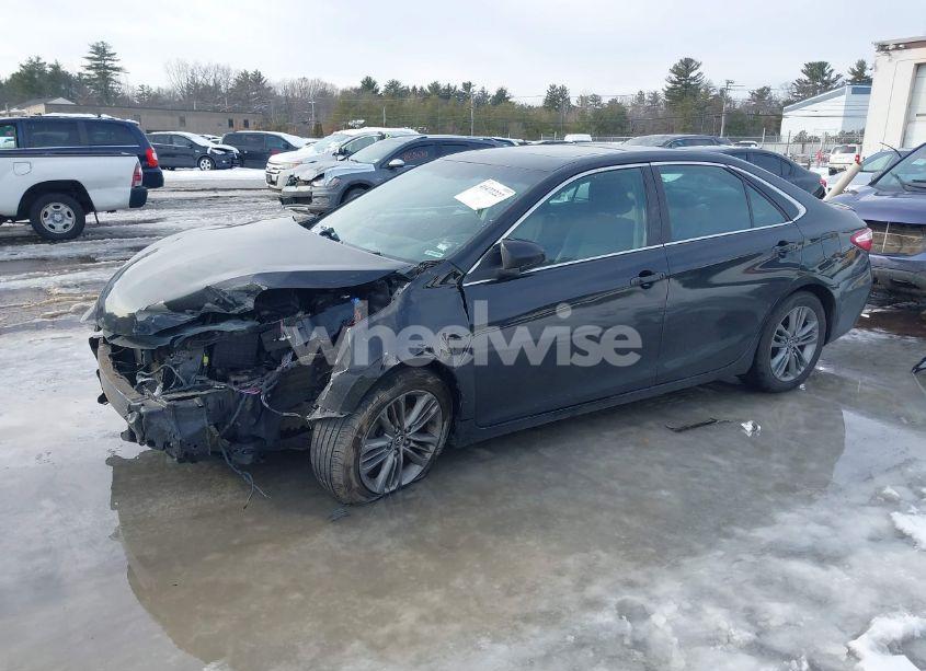 Photo 2 of 2015 Toyota Camry SE (VIN 4T1BF1FK6FU903871)