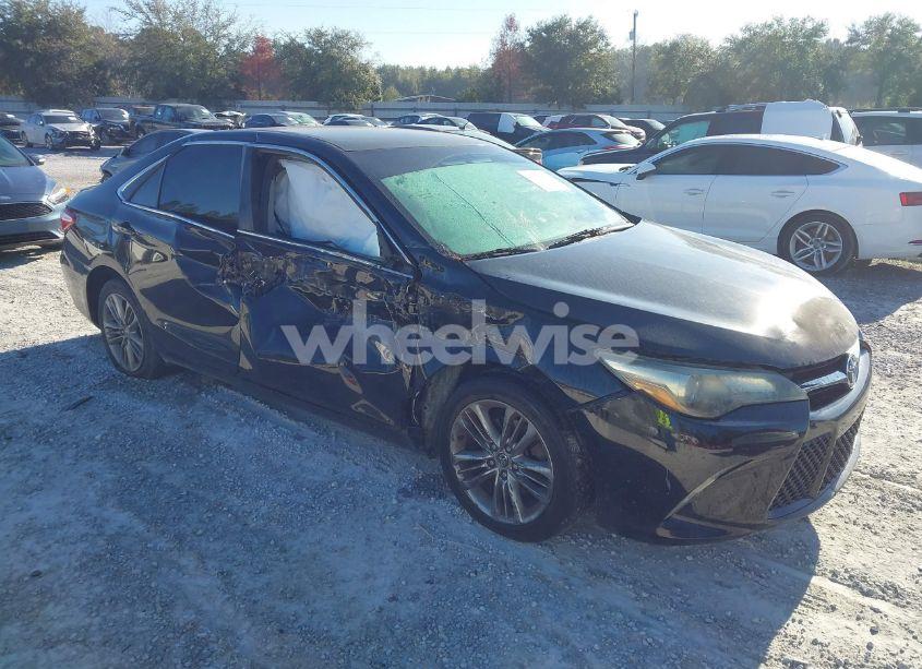 2015 Toyota Camry SE (VIN 4T1BF1FK6FU922176) main photo