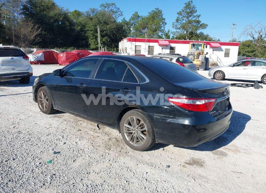 Photo 3 of 2015 Toyota Camry SE (VIN 4T1BF1FK6FU922176)