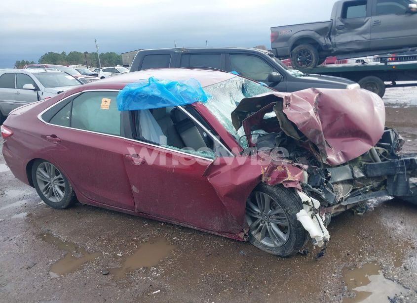 2015 Toyota Camry SE (VIN 4T1BF1FK6FU925711) main photo