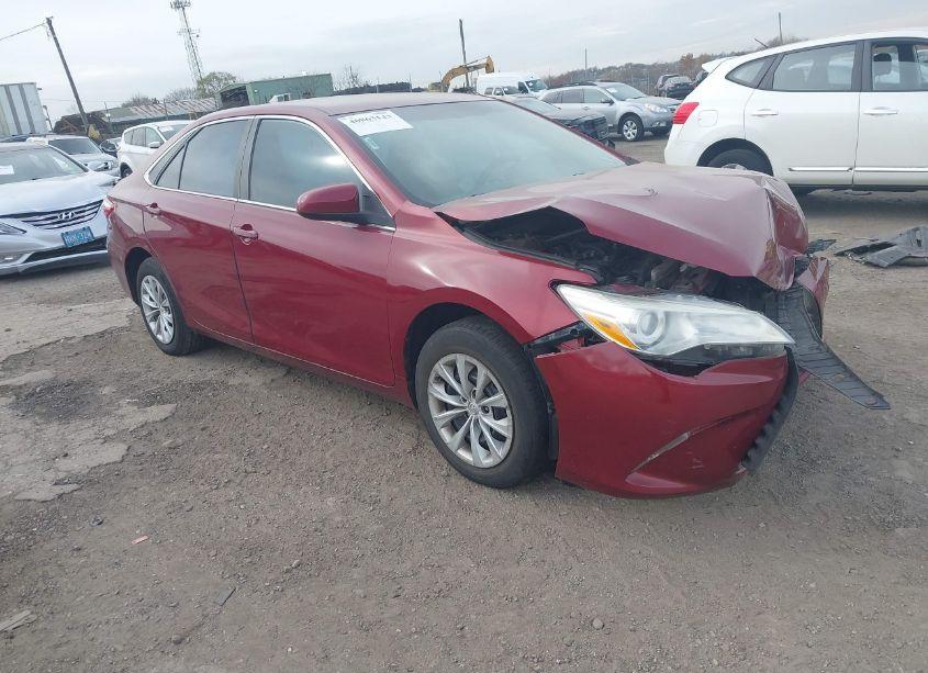 2015 Toyota Camry LE (VIN 4T1BF1FK6FU993555) main photo