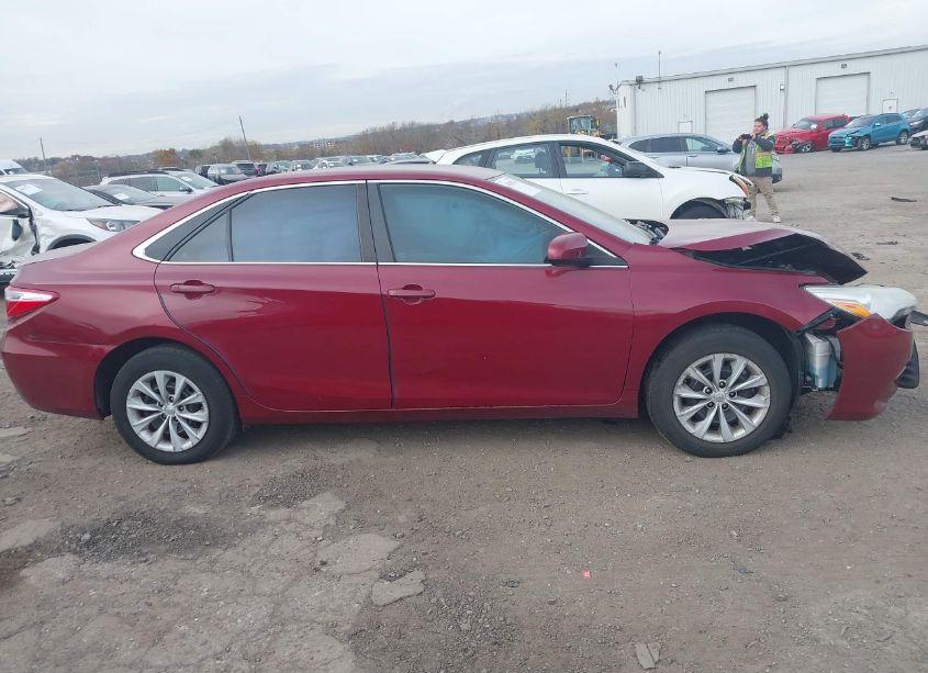 Photo 13 of 2015 Toyota Camry LE (VIN 4T1BF1FK6FU993555)