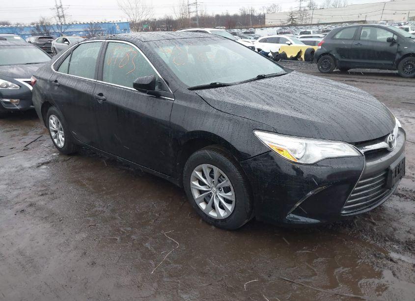 2016 Toyota Camry LE (VIN 4T1BF1FK6GU129204) main photo