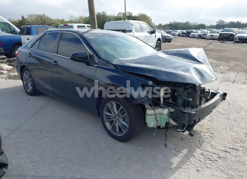 2016 Toyota Camry SE (VIN 4T1BF1FK6GU136864) main photo