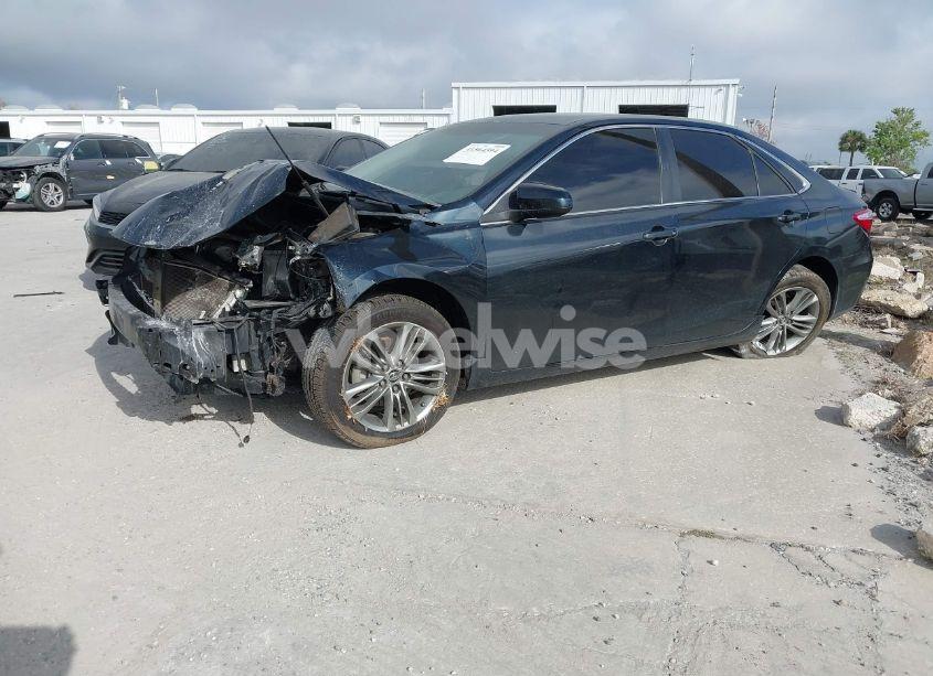 Photo 2 of 2016 Toyota Camry SE (VIN 4T1BF1FK6GU136864)