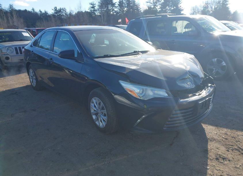 2016 Toyota Camry LE (VIN 4T1BF1FK6GU149775) main photo