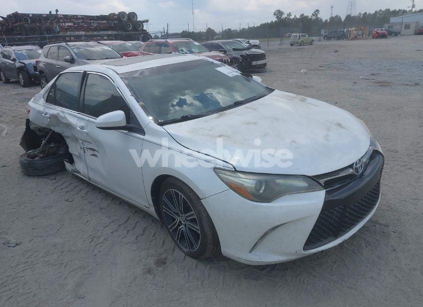 2016 Toyota Camry SE (VIN 4T1BF1FK6GU150506) main photo