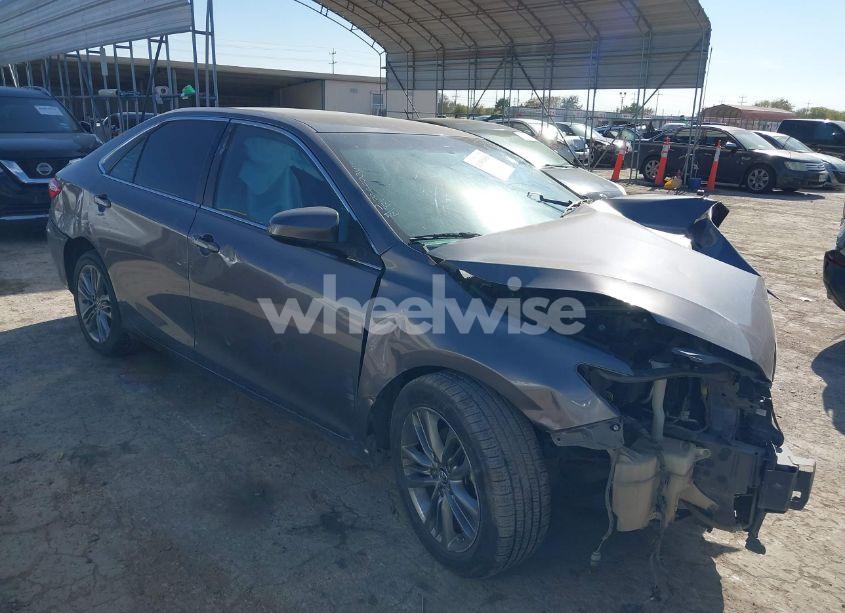 2016 Toyota Camry SE (VIN 4T1BF1FK6GU150733) main photo