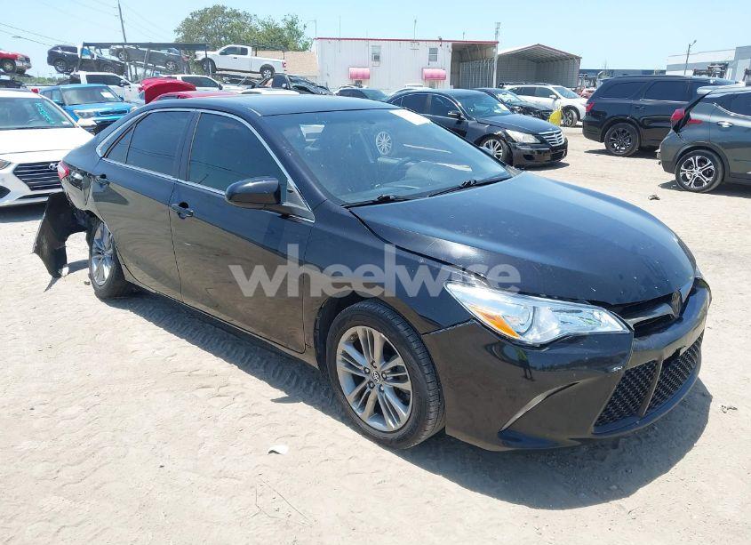2016 Toyota Camry SE (VIN 4T1BF1FK6GU167595) main photo