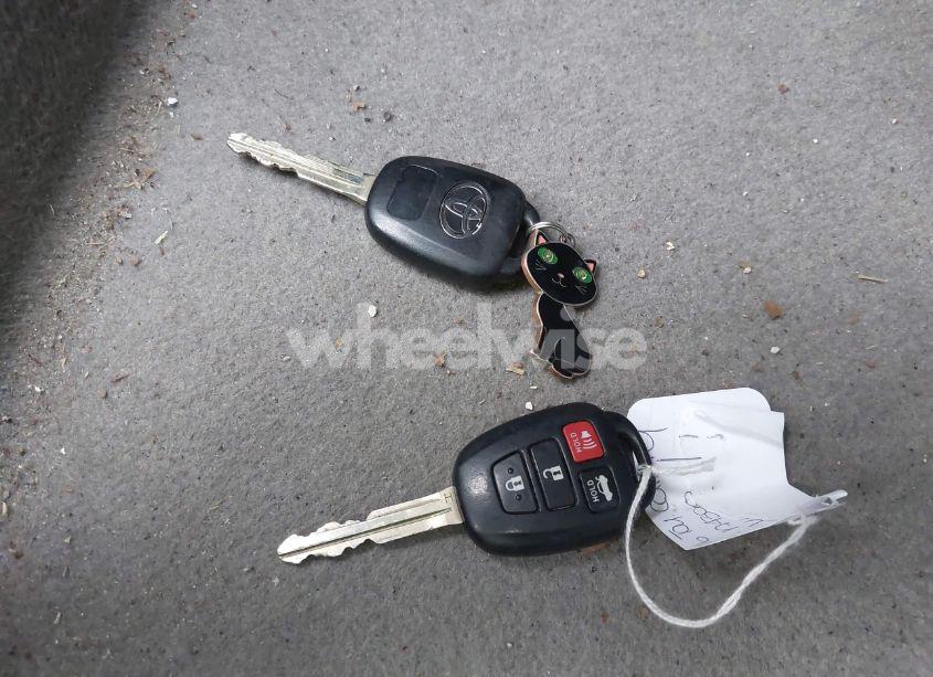 Photo 11 of 2016 Toyota Camry XLE (VIN 4T1BF1FK6GU174398)