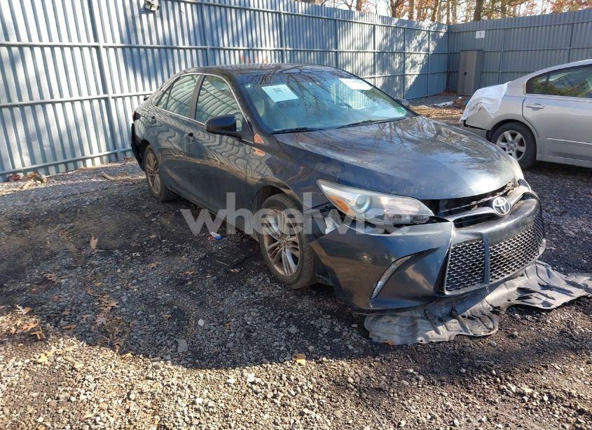 2016 Toyota Camry SE (VIN 4T1BF1FK6GU179228) main photo